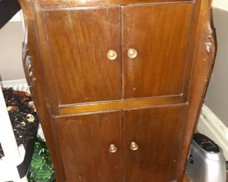 Victrola Machine W/ Handle