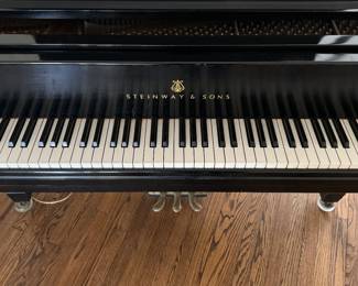 Steinway & Sons Grand Model L Ebony Piano. Serial Number 385937. Photo 2 of 9.