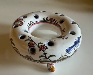 Italian Porcelain "Frog." Photo 1 of 2. 