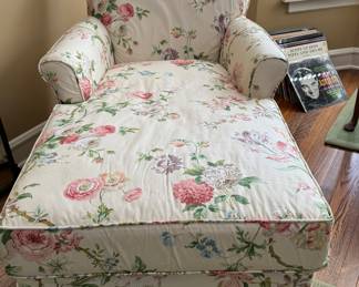 Chaise Slipcovered in 1980s Brunschwig and Fils “Bien-Aimee" Chintz Floral Fabric In Vanilla. Photo 1 of 2. 