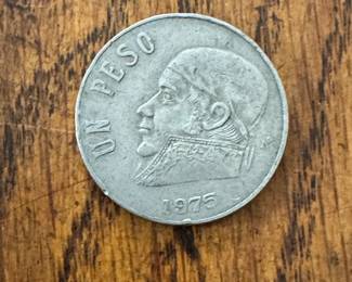 Un Peso 1975. Photo 1 of 2. 