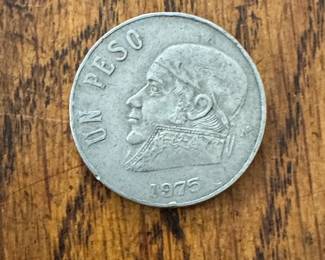 Un Peso 1975. Photo 1 of 2.