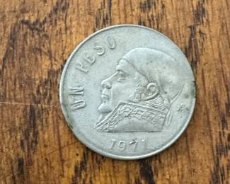 Un Peso 1971. Photo 1 of 2. 