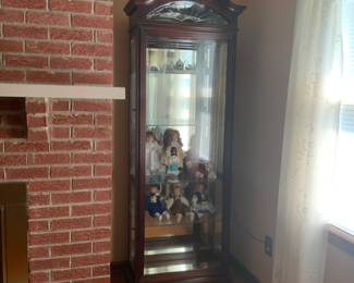 Display cabinet and dolls