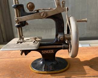 Singer Model 20 Sewing Machine