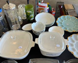 LOTS OF HOUSEHOLD KITCHEN WARE