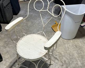 ANTIQUE ICE CREAM PARLOE CHAIR