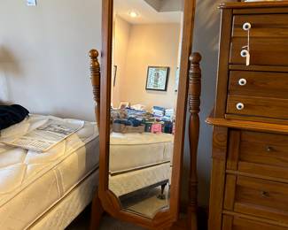 OAK STANDING MIRROR