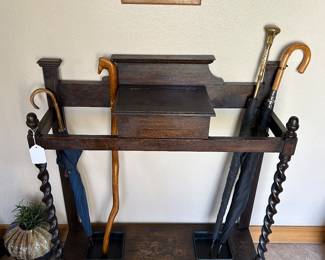ANTIQUE UNBRELLA STAND