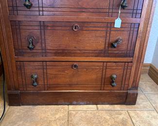ANTIQUE 3 DRAWER CHEST