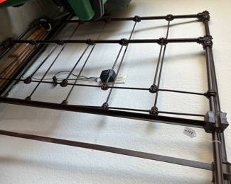 METAL BED