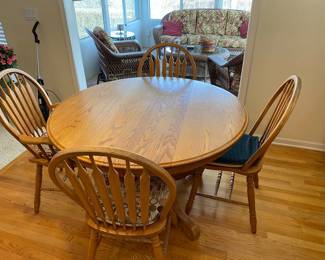 Kitchen Table & Chairs (6 chairs total)
