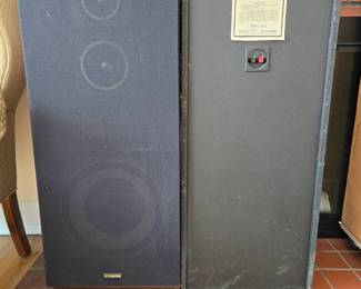 Pair of Fisher Speakers STC-873
