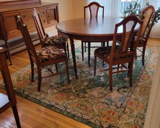 Dining Room Table and Chairs w Leaves