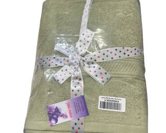 New Sealed Sage Green Bath Towels
