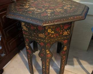 Vintage Hand Painted portable Table
The table top can be removed. The legs can be folded flat for storage 