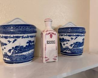 Porcelain Wall Containers