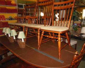 Mint Tell City dining table, 3 leaves and 6 chairs