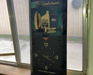 GM Goodwrench wall clock