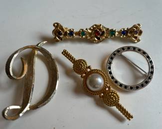 Assortment of Brooches & Costume Jewelry