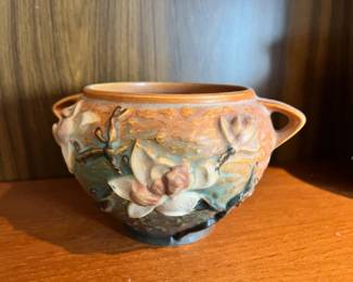 Roseville Pottery Magnolia Jardiniere Vase - 665-4