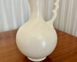 Red Wing White Pottery Pitcher - 1622