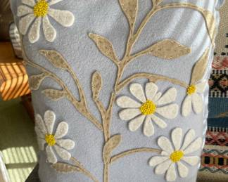 Felt Flower Pattern Pillow