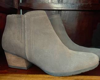 Blondo Valli Tan Suede Ankle Boot