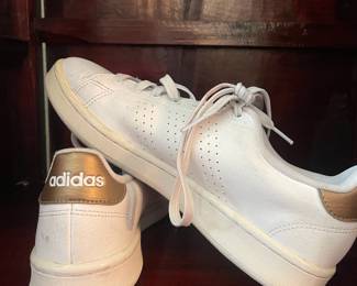 Adidas Advantage White/Gold Tennis Shoes
