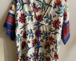 Regina Donde White/Blue & Red Floral Button Up Blouse