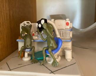 DWS Ceramic Frogs at the Doctors Office Scene Decor