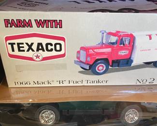 ERTL Texaco Die Cast 1966 Mack "R" Fuel Tanker - No. 2