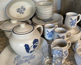 Pfaltzgraff Yorktowne Stoneware Dinnerware Set
