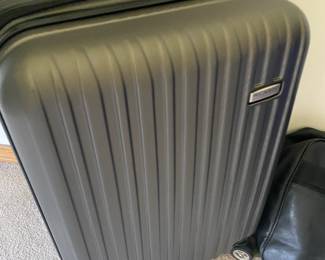 Ricardo Carry On Hard Side Spinner Suitcase