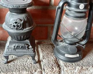 Miniature Blaze Cast Iron Pot Belly Stove, Primitive Matte Black Oil Lantern