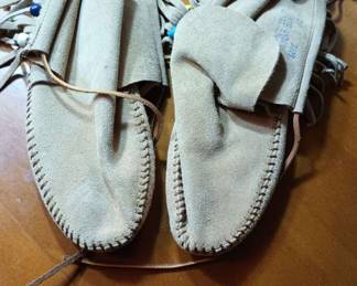 2019 Minnetonka Beaded Moccasins 