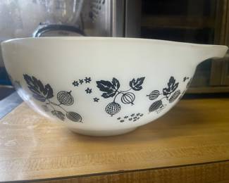  PYREX Black/White Cinderella Mixing Bowl with Gooseberry Pattern