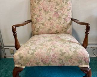 Many vintage antique chairs...great frames!