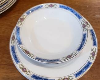 English Johnson China sample
8 sm plates, 11 lunch plates, 4 coffee cups with saucers
