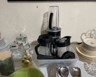 NutriBullet w/attachments