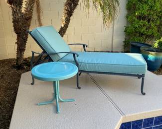 Cast metal chaise w/cushions