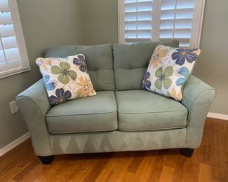 Green love seat, like new