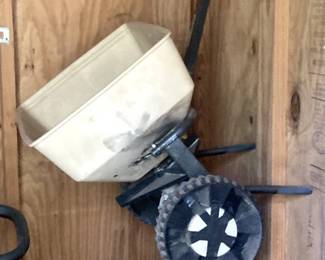 Fertilizer spreader (hanging on the wall)