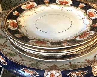 Miscellaneous pieces of Royal Vale China from England