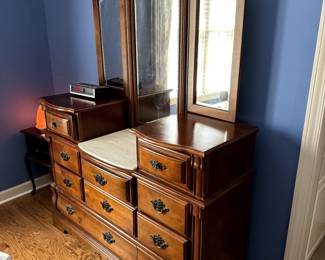 Stanley 11 Drawer Dresser with Triple Beveled Mirror