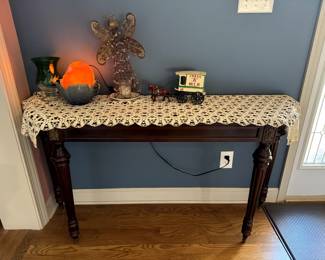 Bombay Co. Console/ Foyer Table