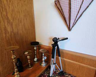 Pedestals - Camera Tripod