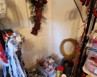 Tub of Straws - Plastic Molds -