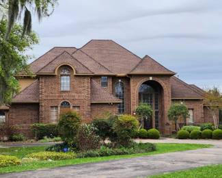 Gorgeous house full! We are still pulling out items!