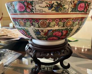 Chinese Rose Medallion bowl and stand